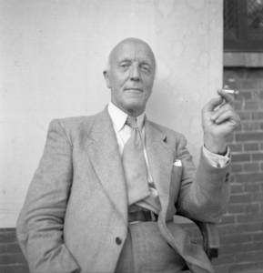 856557 Portret van een onbekende man, waarschijnlijk een leraar aan de Rijks Hogere Burgerschool (Rijks HBS, ...